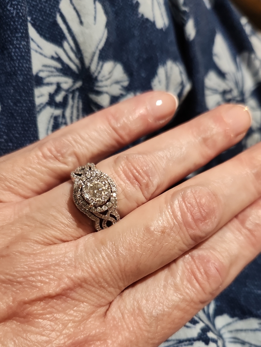 Natural 14k Gold 1.25 Carat Engagement Ring With Mathching Bands.